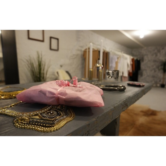 Haus of Layers Showroom - Picture 2 of 6